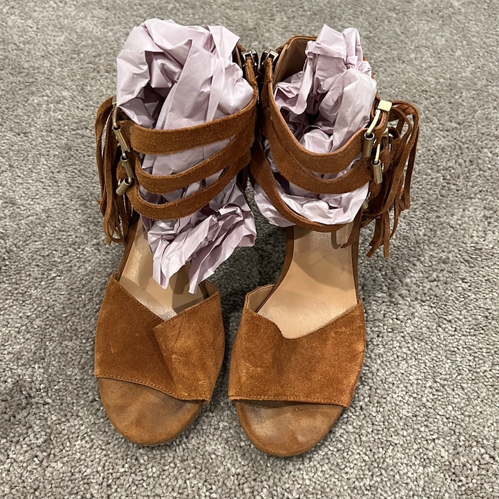 Chic Heels - Picture 2 of 3